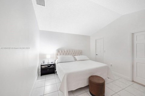 Villa ou maison à vendre à Miami Gardens, Floride: 4 chambres, 153.47 m2 № 1348605 - photo 14