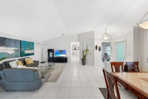 Villa ou maison à vendre à Miami Gardens, Floride: 4 chambres, 153.47 m2 № 1348605 - photo 10