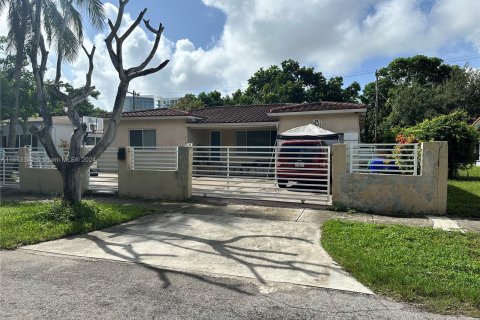 Villa ou maison à vendre à Miami, Floride: 7 chambres, 346.53 m2 № 1348647 - photo 6