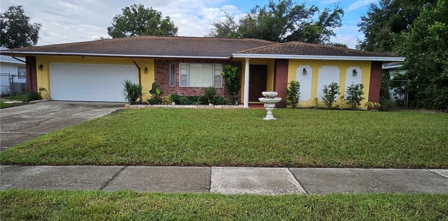 House in Orlando, Florida 3 bedrooms, 175.77 sq.m. № 1399339