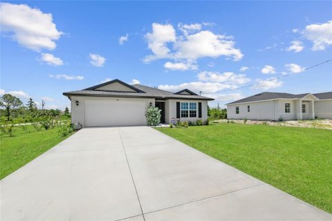 Villa ou maison à vendre à Lehigh Acres, Floride: 3 chambres, 144.83 m2 № 1308973 - photo 1