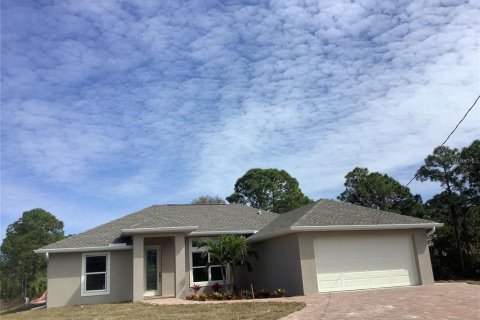 House in Port Charlotte, Florida 3 bedrooms, 135.27 sq.m. № 446990 - photo 15