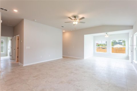 House in Lehigh Acres, Florida 4 bedrooms, 167.5 sq.m. № 1360972 - photo 6