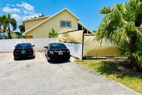 Immobilier commercial à vendre à Pompano Beach, Floride: 294.31 m2 № 1208108 - photo 27