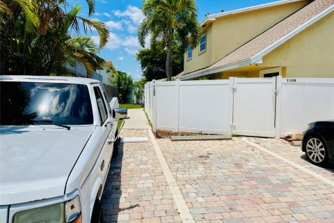 Immobilier commercial à vendre à Pompano Beach, Floride: 294.31 m2 № 1208108 - photo 25