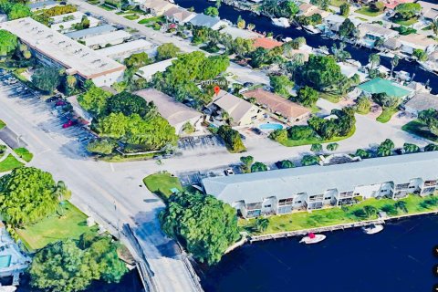 Immobilier commercial à vendre à Pompano Beach, Floride: 294.31 m2 № 1208108 - photo 11