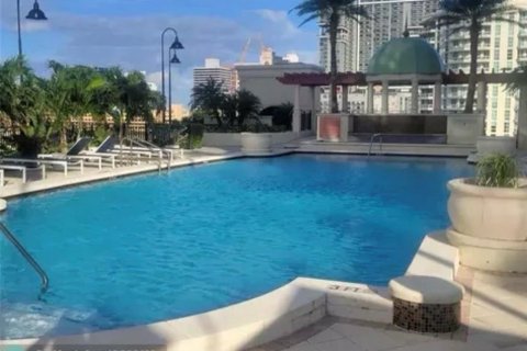 Copropriété à vendre à Fort Lauderdale, Floride: 2 chambres, 120.59 m2 № 1207659 - photo 3