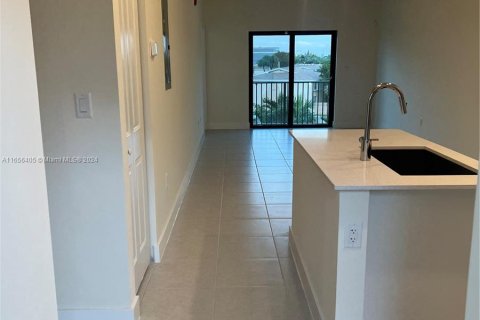 Condominio en venta en Doral, Florida, 1 dormitorio, 68.56 m2 № 1356666 - foto 12