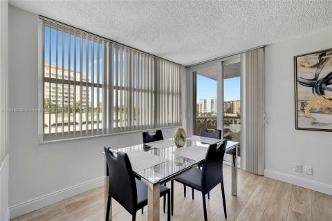 Condo in Fort Lauderdale, Florida, 2 bedrooms  № 1356664 - photo 7