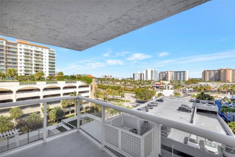 Condominio en venta en Fort Lauderdale, Florida, 2 dormitorios, 123.37 m2 № 1356664 - foto 24