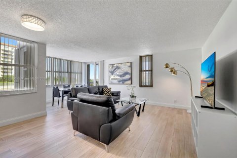 Copropriété à vendre à Fort Lauderdale, Floride: 2 chambres, 123.37 m2 № 1356664 - photo 3