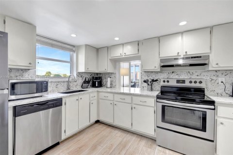 Copropriété à vendre à Fort Lauderdale, Floride: 2 chambres, 123.37 m2 № 1356664 - photo 10