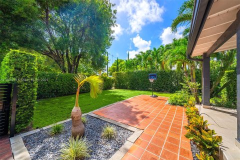 Casa en venta en Miami Beach, Florida, 4 dormitorios, 230.49 m2 № 1356699 - foto 29