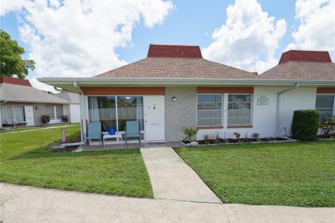 Copropriété à vendre à Holiday, Floride: 2 chambres, 71.35 m2 № 1347184 - photo 1