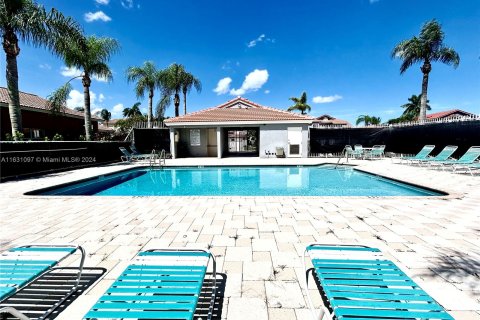 Villa ou maison à vendre à Pembroke Pines, Floride: 4 chambres, 193.52 m2 № 1294682 - photo 25