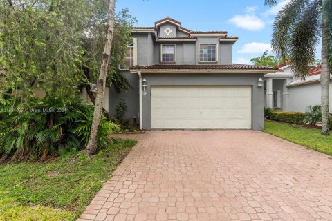 Villa ou maison à vendre à Pembroke Pines, Floride: 4 chambres, 193.52 m2 № 1294682 - photo 1