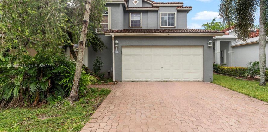 Casa en Pembroke Pines, Florida 4 dormitorios, 193.52 m2 № 1294682