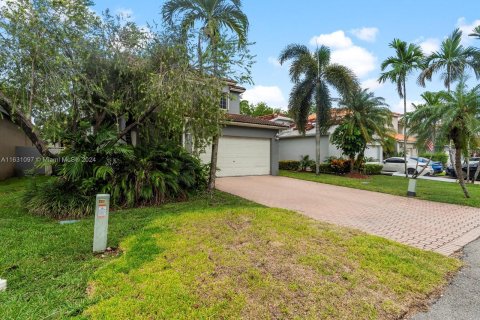 Villa ou maison à vendre à Pembroke Pines, Floride: 4 chambres, 193.52 m2 № 1294682 - photo 3