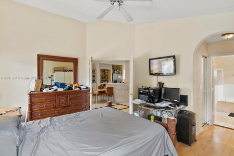 Villa ou maison à vendre à Pembroke Pines, Floride: 4 chambres, 193.52 m2 № 1294682 - photo 15