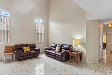 Villa ou maison à vendre à Pembroke Pines, Floride: 4 chambres, 193.52 m2 № 1294682 - photo 9