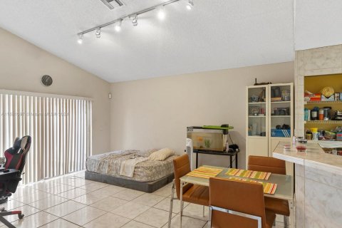 Villa ou maison à vendre à Pembroke Pines, Floride: 4 chambres, 193.52 m2 № 1294682 - photo 11