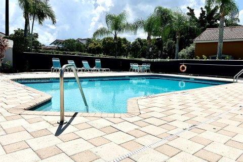 Casa en venta en Pembroke Pines, Florida, 4 dormitorios, 193.52 m2 № 1294682 - foto 24