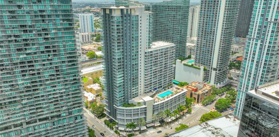 Condominio en Miami, Florida, 1 dormitorio  № 1294683