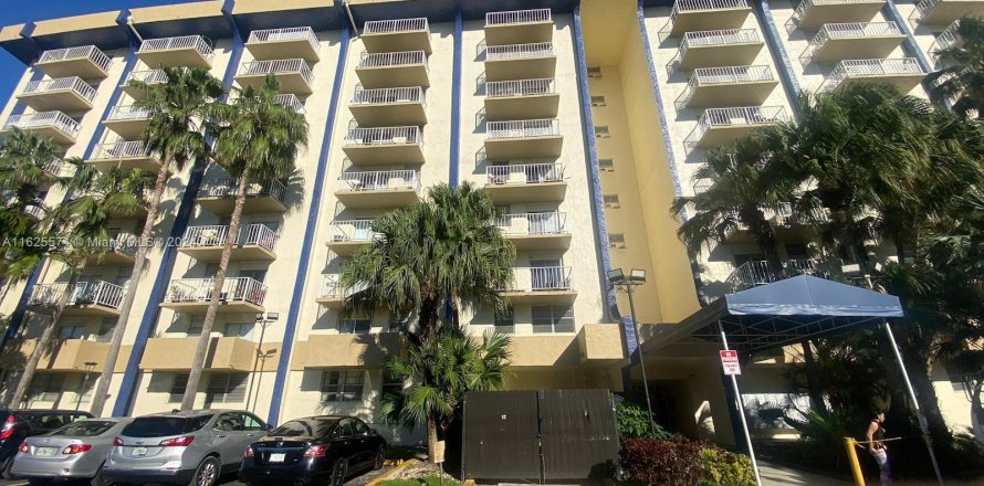 Condo in Miami, Florida, 1 bedroom  № 1272048