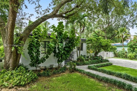 House in Coral Gables, Florida 2 bedrooms, 111.02 sq.m. № 1271959 - photo 29