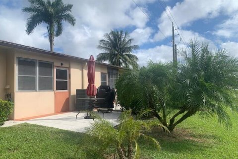 Villa ou maison à vendre à West Palm Beach, Floride: 2 chambres, 83.15 m2 № 816134 - photo 6