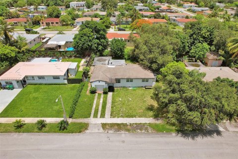 Villa ou maison à vendre à North Miami Beach, Floride: 4 chambres, 127.09 m2 № 1127453 - photo 7
