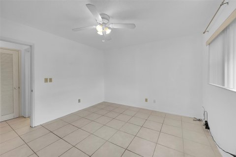 Condo in Fort Lauderdale, Florida, 1 bedroom  № 1159696 - photo 12