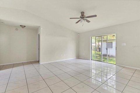 House in Tampa, Florida 4 bedrooms, 146.04 sq.m. № 1415791 - photo 7