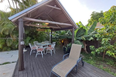 Casa en venta en Miami, Florida, 4 dormitorios, 220.36 m2 № 1415603 - foto 13