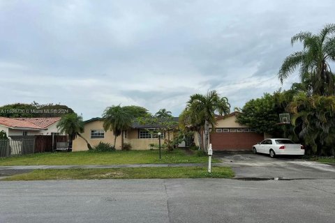 Casa en venta en Miami, Florida, 4 dormitorios, 220.36 m2 № 1415603 - foto 4