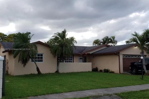 Casa en venta en Miami, Florida, 4 dormitorios, 220.36 m2 № 1415603 - foto 1