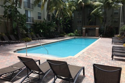 Copropriété à vendre à Hollywood, Floride: 2 chambres, 108.32 m2 № 993336 - photo 2