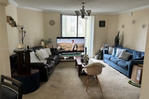 Condo in Hollywood, Florida, 2 bedrooms  № 993336 - photo 8