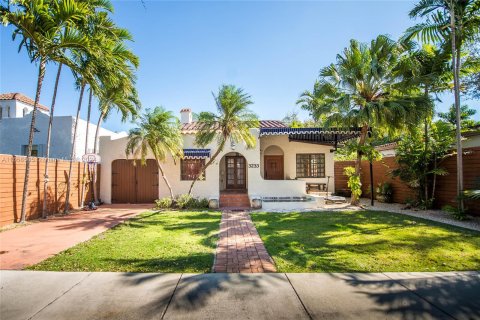 Villa ou maison à louer à Miami, Floride: 3 chambres, 174.38 m2 № 1357246 - photo 1