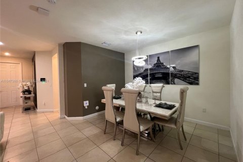 Touwnhouse à vendre à Hialeah, Floride: 3 chambres, 158.68 m2 № 1357202 - photo 10