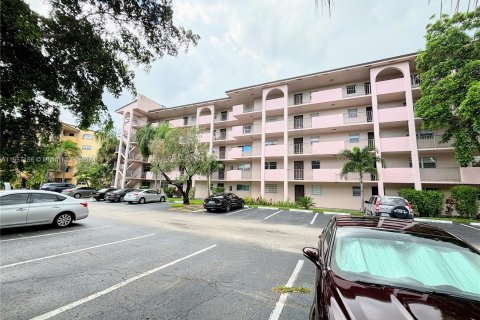 Condo in Sunrise, Florida, 2 bedrooms  № 1357157 - photo 1