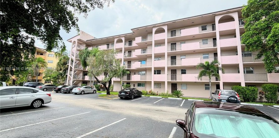 Condo in Sunrise, Florida, 2 bedrooms  № 1357157