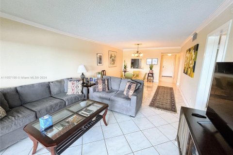 Condo in Sunrise, Florida, 2 bedrooms  № 1357157 - photo 19