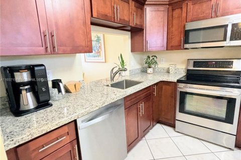 Condo in Sunrise, Florida, 2 bedrooms  № 1357157 - photo 6