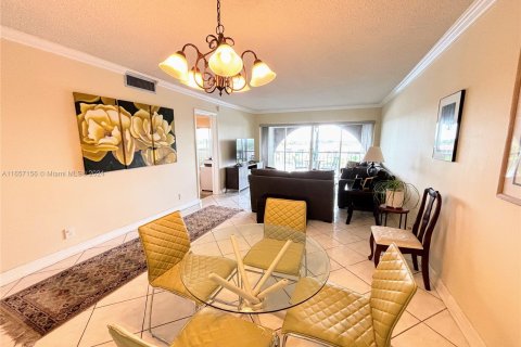 Condo in Sunrise, Florida, 2 bedrooms  № 1357157 - photo 11