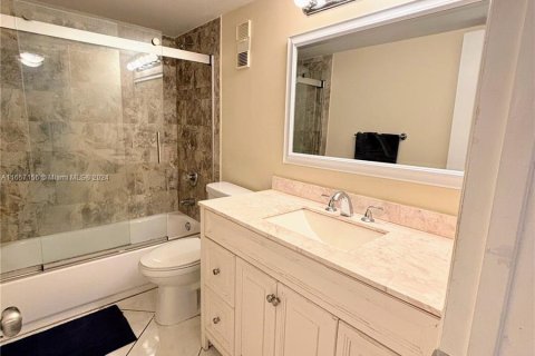 Condo in Sunrise, Florida, 2 bedrooms  № 1357157 - photo 15