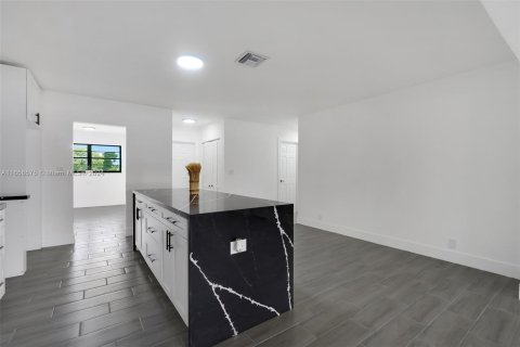 Casa en venta en Miami, Florida, 4 dormitorios, 193.14 m2 № 1357247 - foto 10