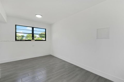 Casa en venta en Miami, Florida, 4 dormitorios, 193.14 m2 № 1357247 - foto 22