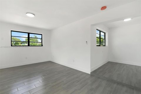 Casa en venta en Miami, Florida, 4 dormitorios, 193.14 m2 № 1357247 - foto 24