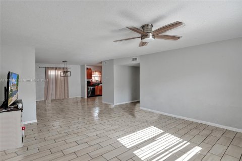 House in Fort Lauderdale, Florida 4 bedrooms, 144 sq.m. № 1396170 - photo 23